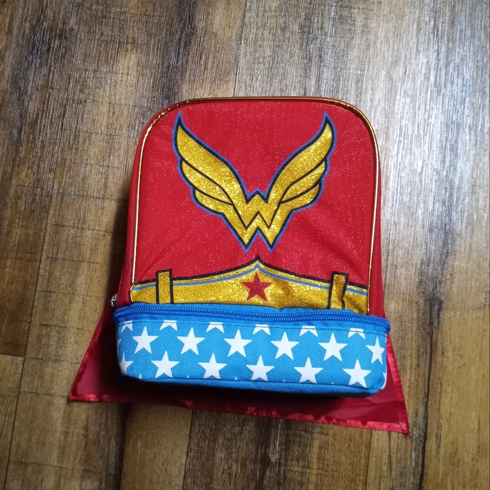 Girls Wonder Woman Lunchbag w/ Superhero Cape